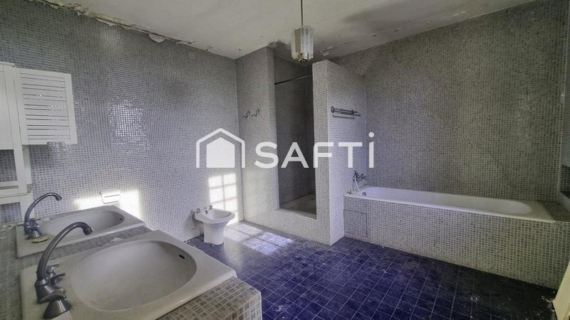 Maison - 236 m² - 8 pièces