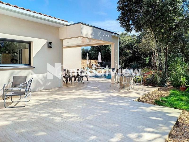 Villa - 220 m² - 8 pièces