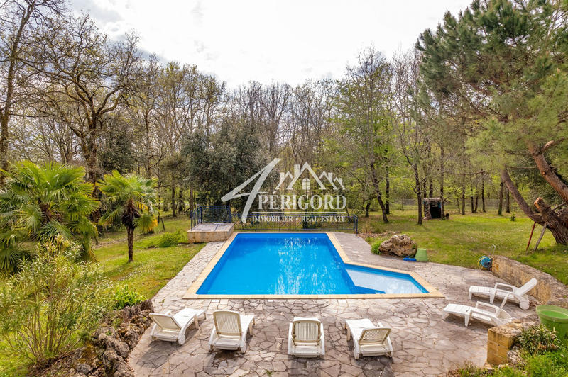 Maison traditionnelle - 180 m² - 6 pièces