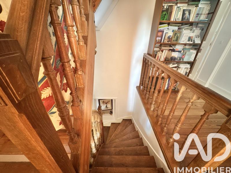 Maison - 212 m² - 10 pièces