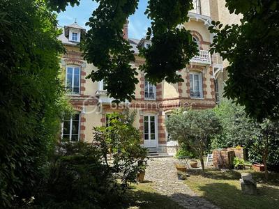 Maison de maîtres - 272 m² - 10 pièces
