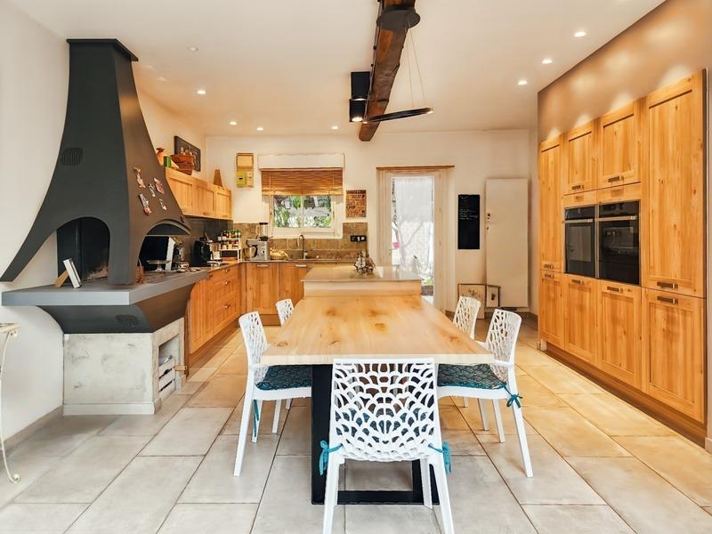 Maison en pierre - 241 m² - 9 pièces