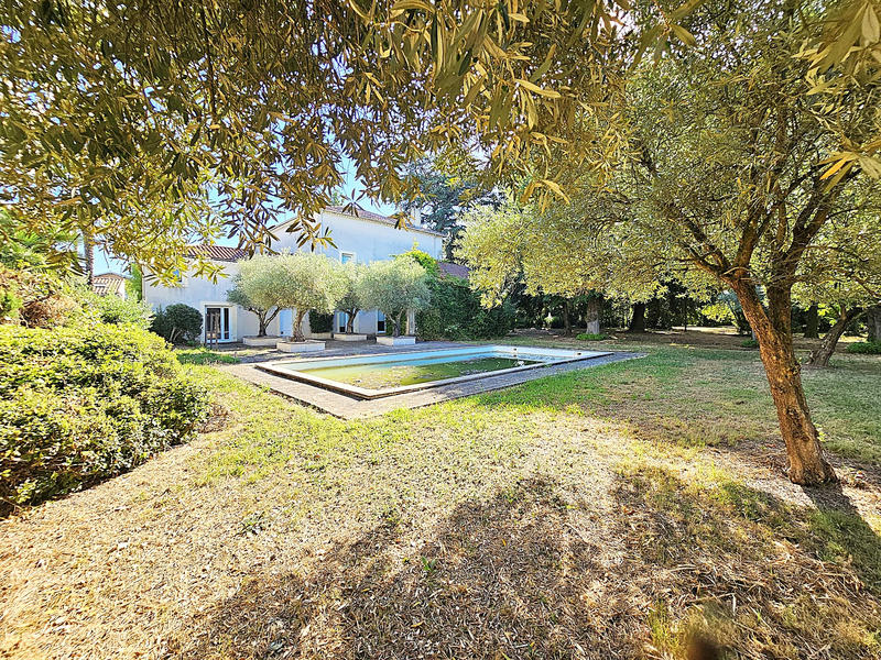 Maison - 446 m² - 14 pièces