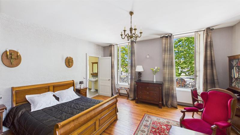 Maison de loisirs - 650 m² - 9 pièces