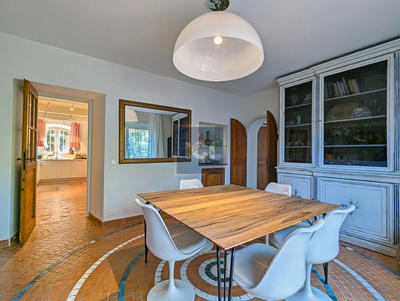 Villa - 279 m² - 8 pièces