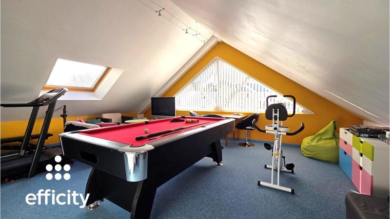 Maison - 181 m² - 9 pièces