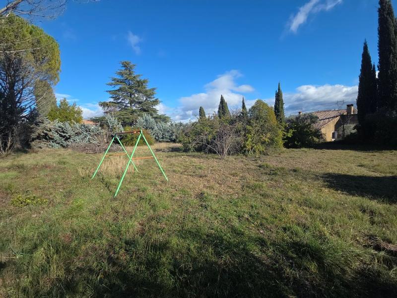 Terrain constructible - 1 068 m²