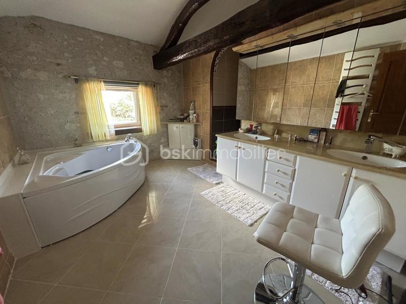 Propriété - 396 m² - 10 pièces