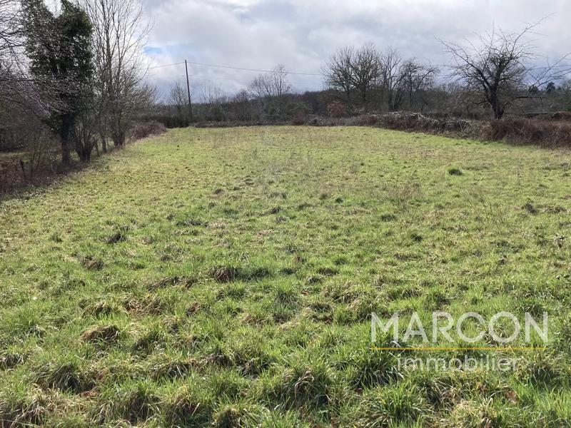 Terrain constructible - 1 868 m²