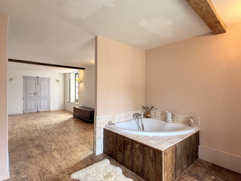 Maison - 260 m² - 7 pièces