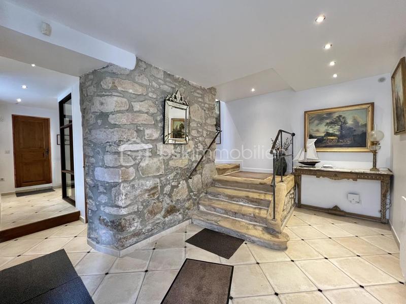 Demeure - 270 m² - 6 pièces