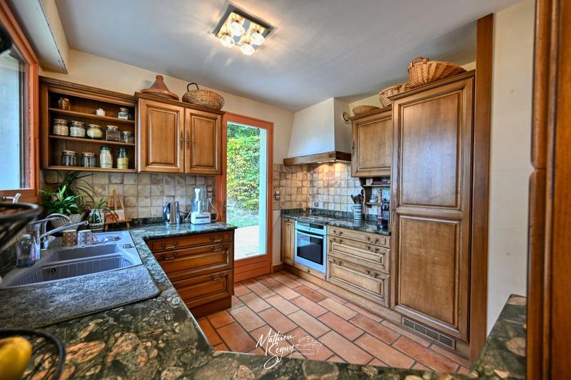 Maison - 250 m² - 10 pièces