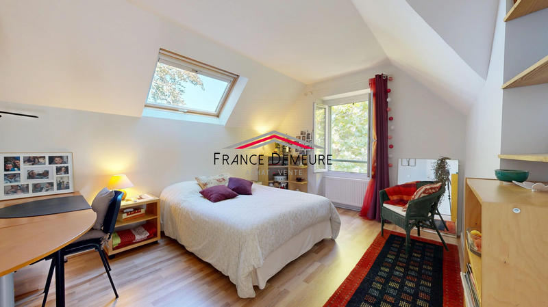 Maison - 186 m² - 8 pièces