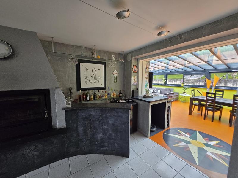 Maison - 275 m² - 9 pièces