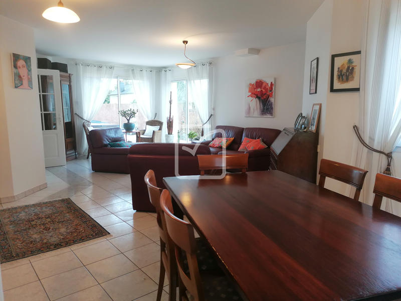 Maison - 177 m² - 8 pièces