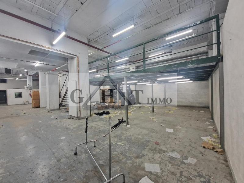 Entrepôt - 849 m²