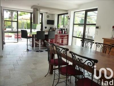 Maison - 210 m² - 8 pièces