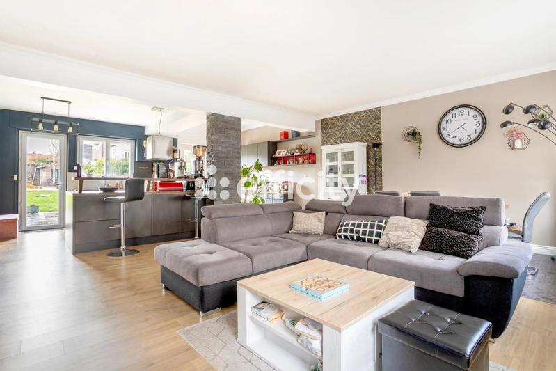 Maison - 200 m² - 7 pièces