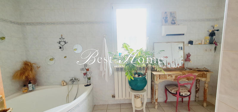 Maison - 230 m² - 8 pièces