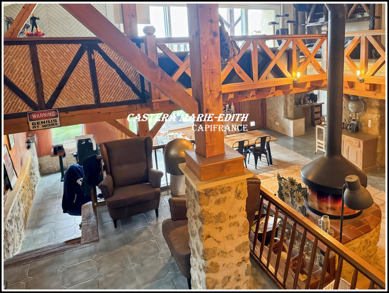 Maison - 955 m² - 33 pièces