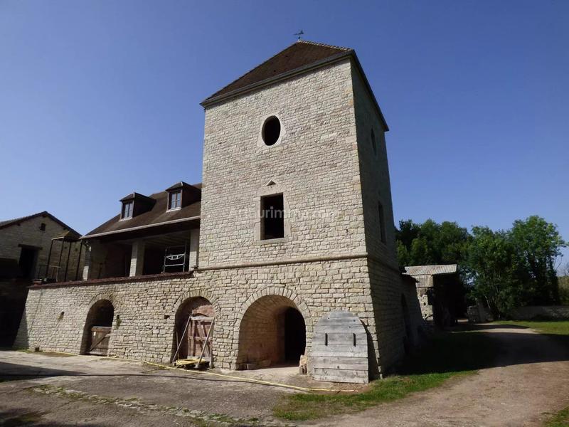 Maison - 310 m² - 11 pièces