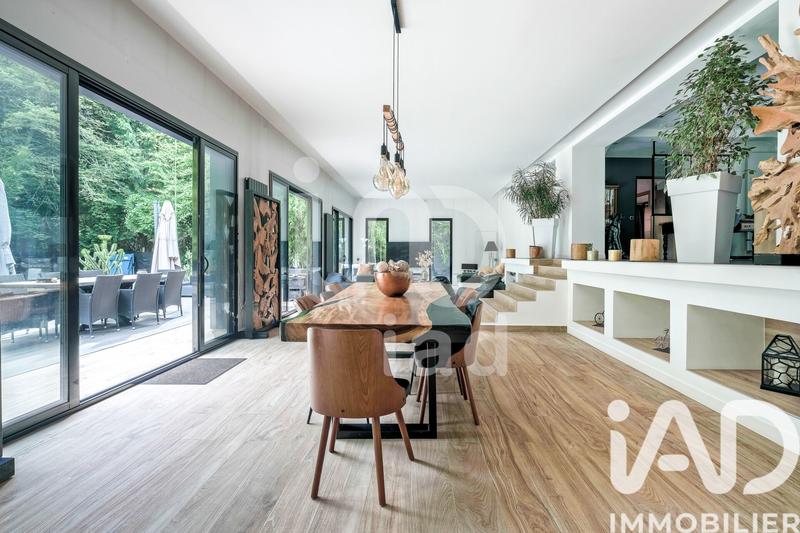 Maison de maîtres - 260 m² - 8 pièces