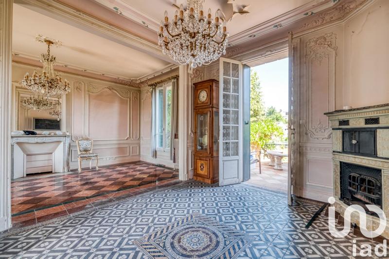 Maison - 240 m² - 8 pièces