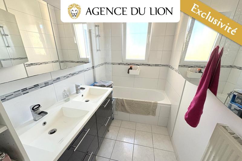 Maison - 240 m² - 10 pièces