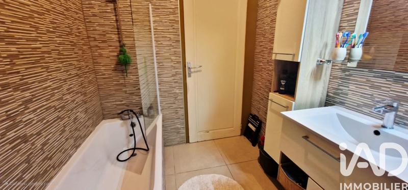 Maison - 223 m² - 9 pièces