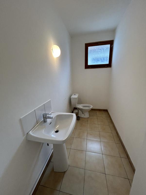 Local d'activités - 94 m² - 4 pièces