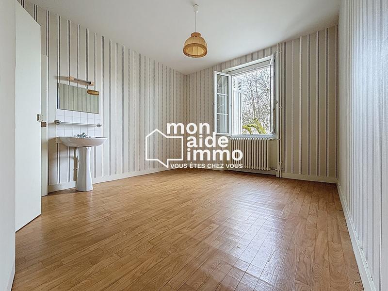 Maison - 240 m² - 9 pièces