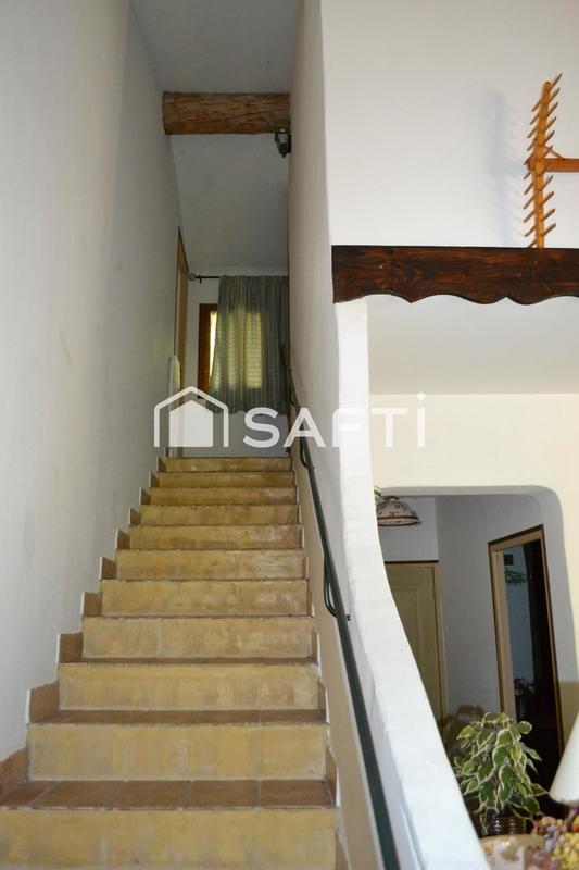 Maison - 696 m² - 30 pièces