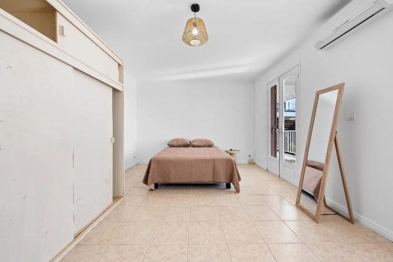 Maison - 297 m² - 14 pièces