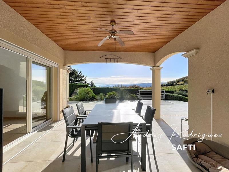 Villa - 210 m² - 8 pièces