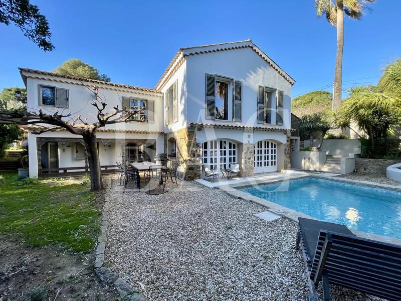 Villa - 273 m² - 12 pièces