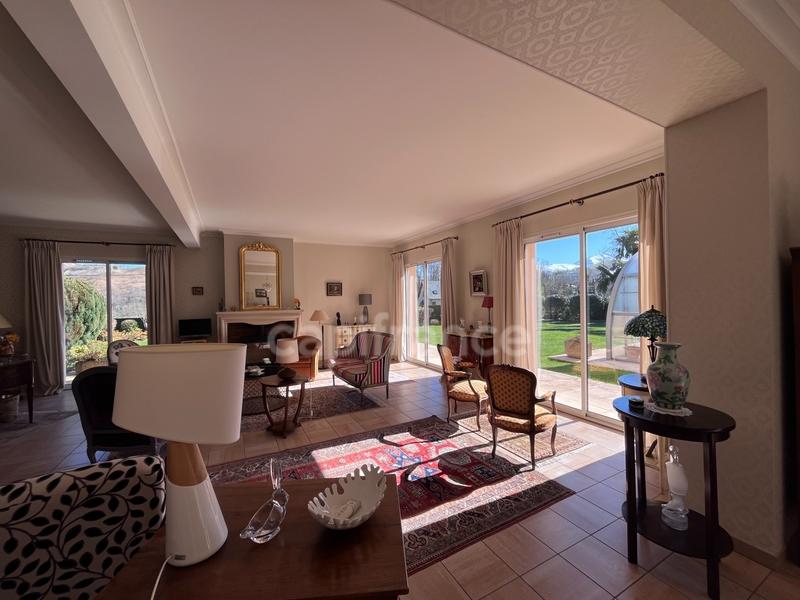 Maison - 268 m² - 8 pièces