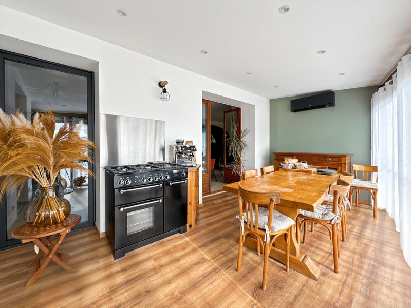 Maison - 250 m² - 8 pièces