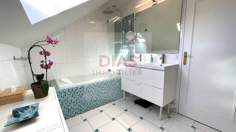 Maison - 87 m² - 6 pièces