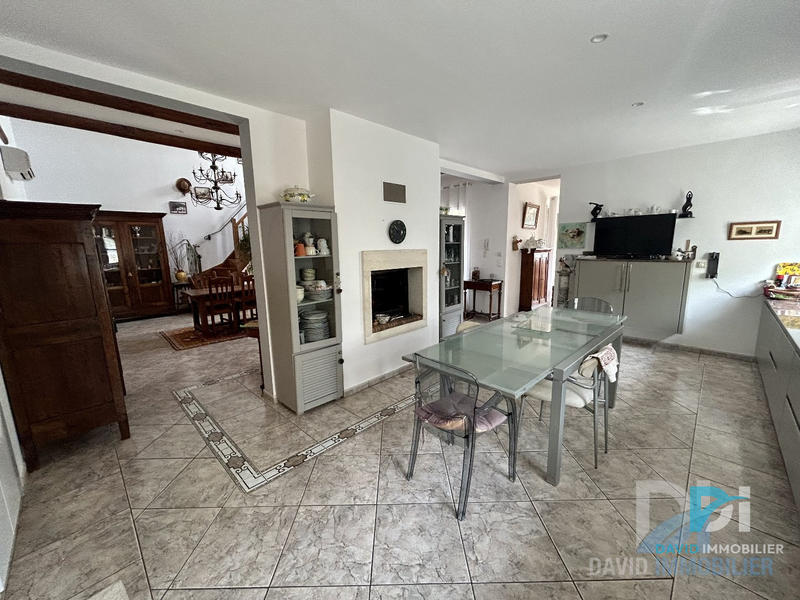 Maison - 218 m² - 6 pièces