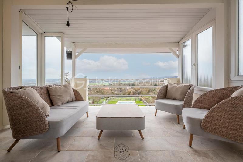 Maison - 166 m² - 8 pièces