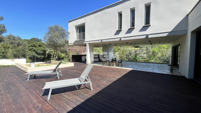 Maison - 246 m² - 5 pièces