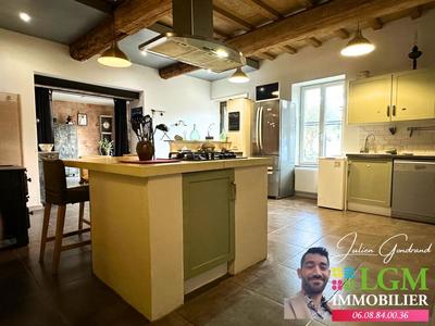 Maison - 218 m² - 6 pièces