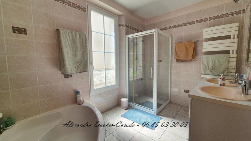 Maison - 217 m² - 8 pièces