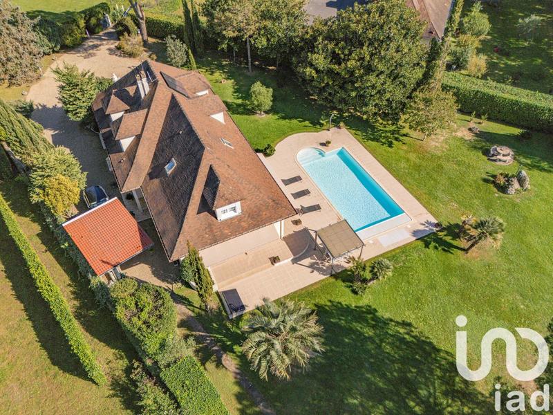 Maison - 230 m² - 7 pièces