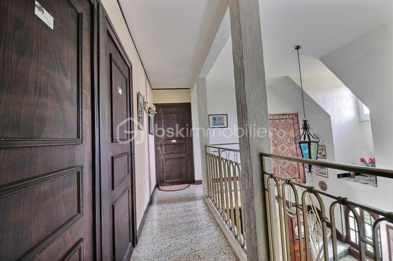 Maison traditionnelle - 187 m² - 7 pièces