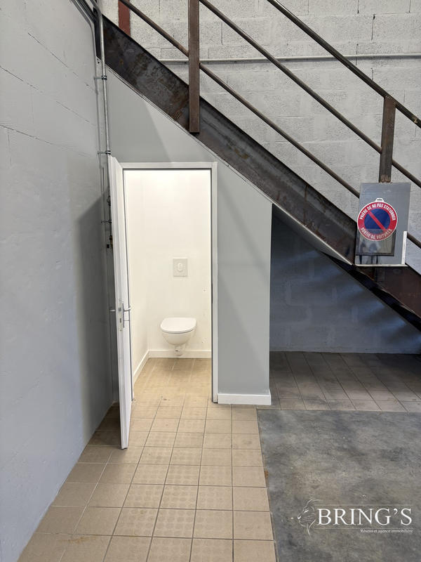 Entrepôt - 140 m²
