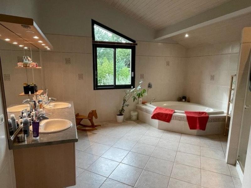 Maison - 300 m² - 11 pièces