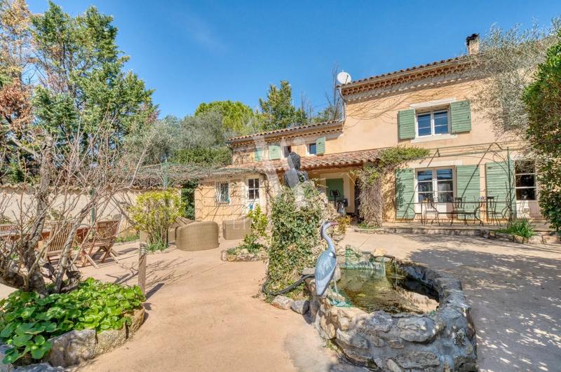 Maison de domaine équestre - 585 m² - 8 pièces