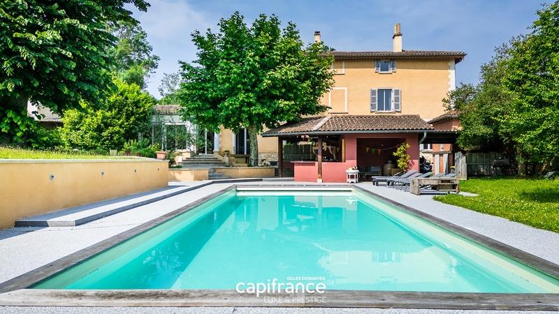 Maison - 332 m² - 8 pièces