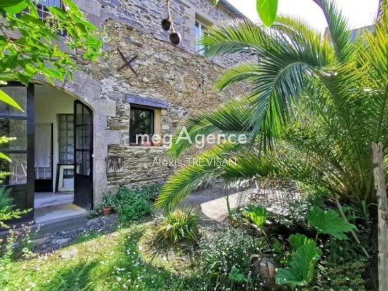 Maison - 225 m² - 11 pièces